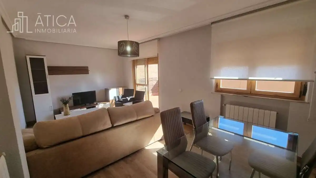 Sala d'estar de Àtic de lloguer en San Bernardo - Carmelitas - Campus