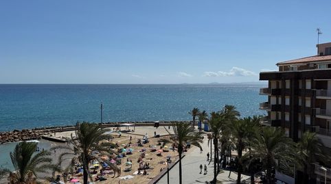 APARTAMENTO TOTALMENTE REFORMADO A 20 METROS DE PLAYA CON 100 M2 DE SUPERFICIE. 3 DORM. 1 BAÑOS.