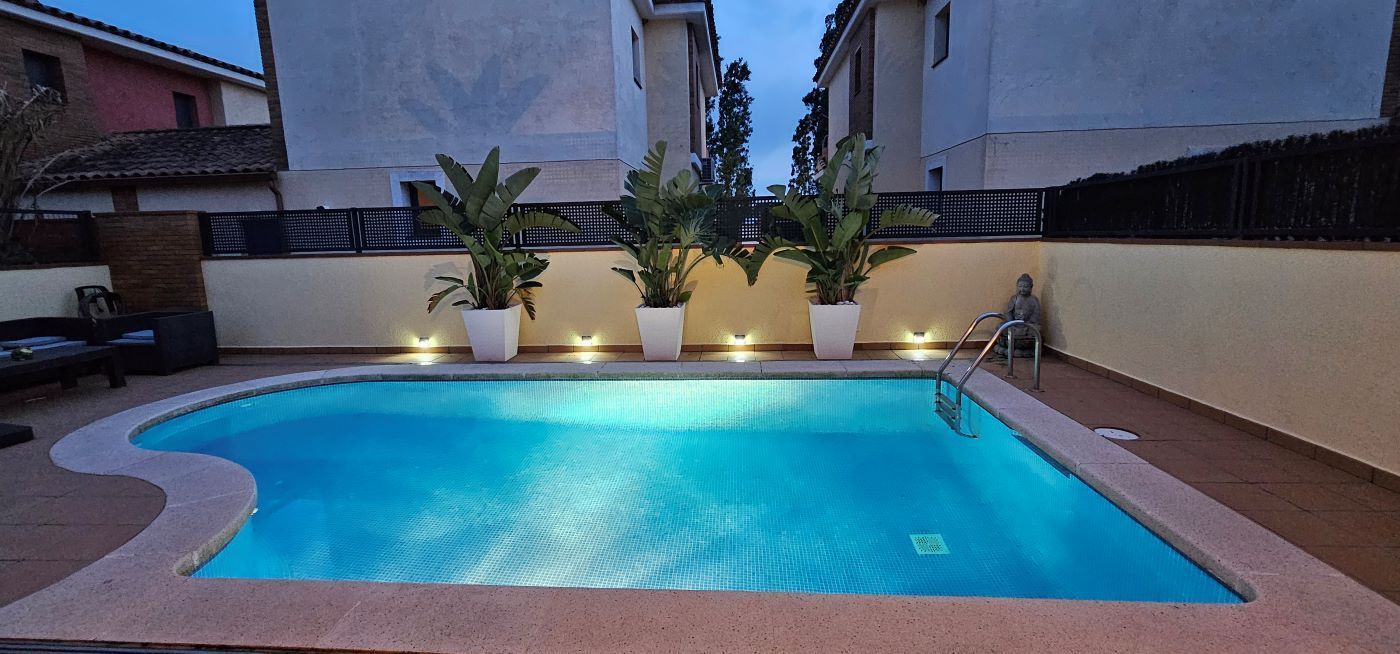 Swimming pool of House or chalet for sale in Empuriabrava  with Heating and Swimming Pool