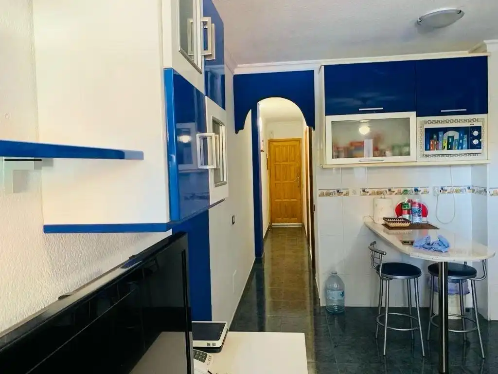 Cuina de Apartament de lloguer en San Bartolomé de Tirajana amb Aire condicionat, Jardí privat i Moblat