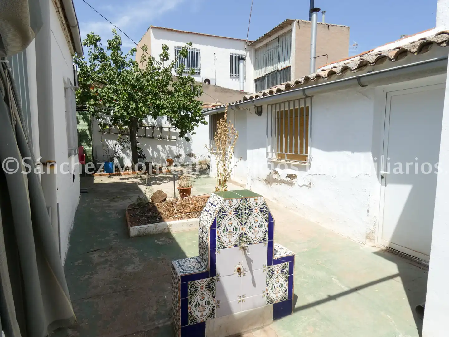 Vista exterior de Casa o xalet en venda en Alcázar de San Juan amb Aire condicionat, Calefacció i Jardí privat