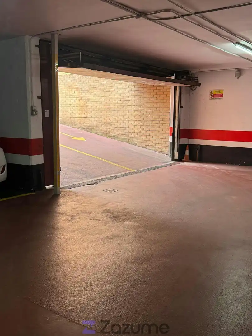 Parking of Flat for rent in Zaragoza  with Air Conditioner, Heating and Parquet flooring