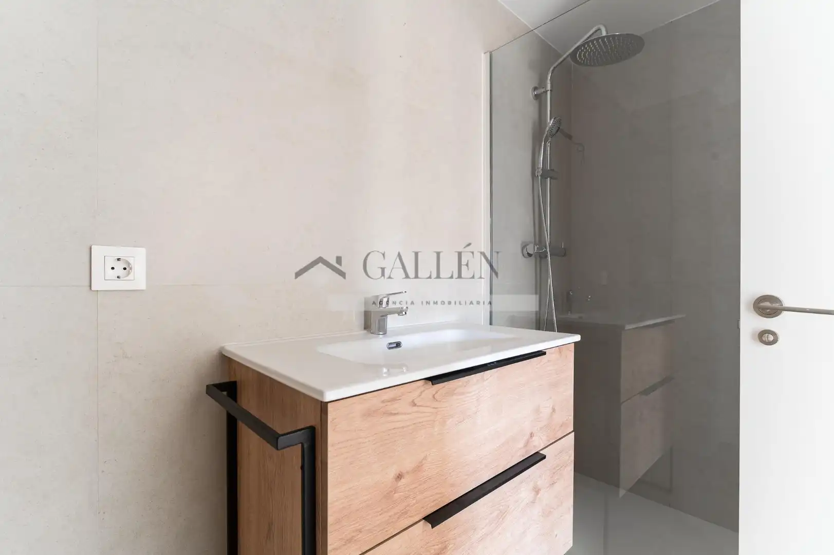 Baño de Piso en venta en Castellón de la Plana / Castelló de la Plana con Aire acondicionado, Calefacción y Terraza
