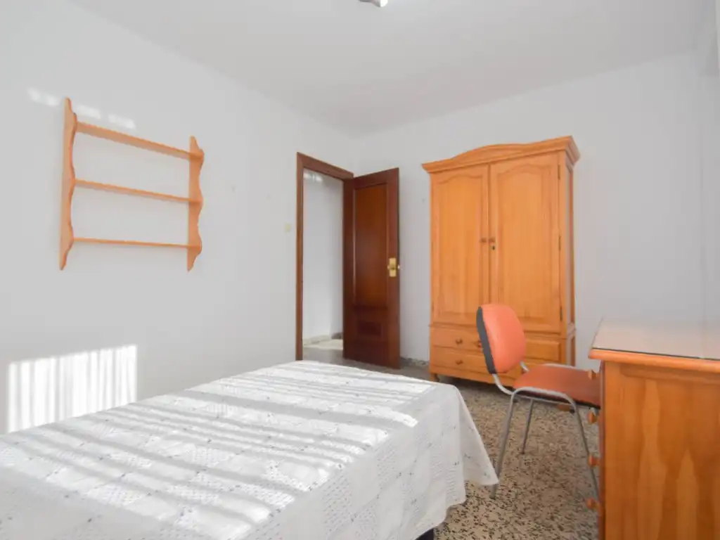 Schlafzimmer von Wohnung zur Miete in Granada mit Möbliert