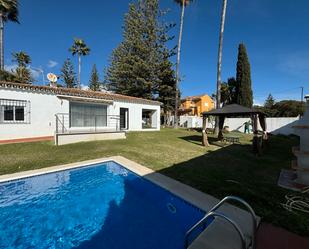 Jardí de Casa o xalet de lloguer en Marbella amb Aire condicionat, Terrassa i Moblat