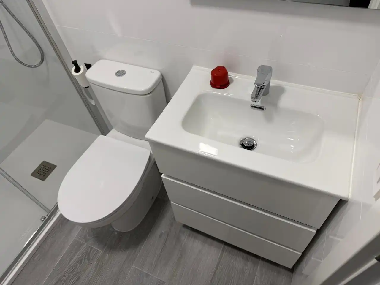 Bany de Local en venda en Madrid amb Aire condicionat
