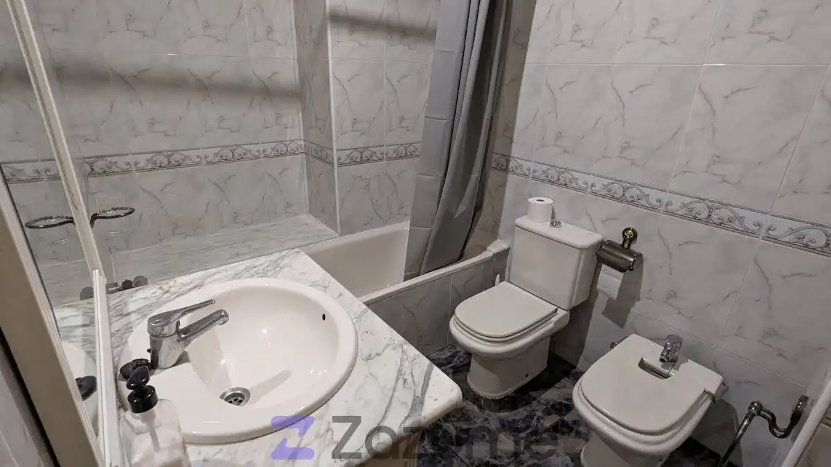 Baño de Piso de alquiler en Murcia con Aire acondicionado, Calefacción y Terraza