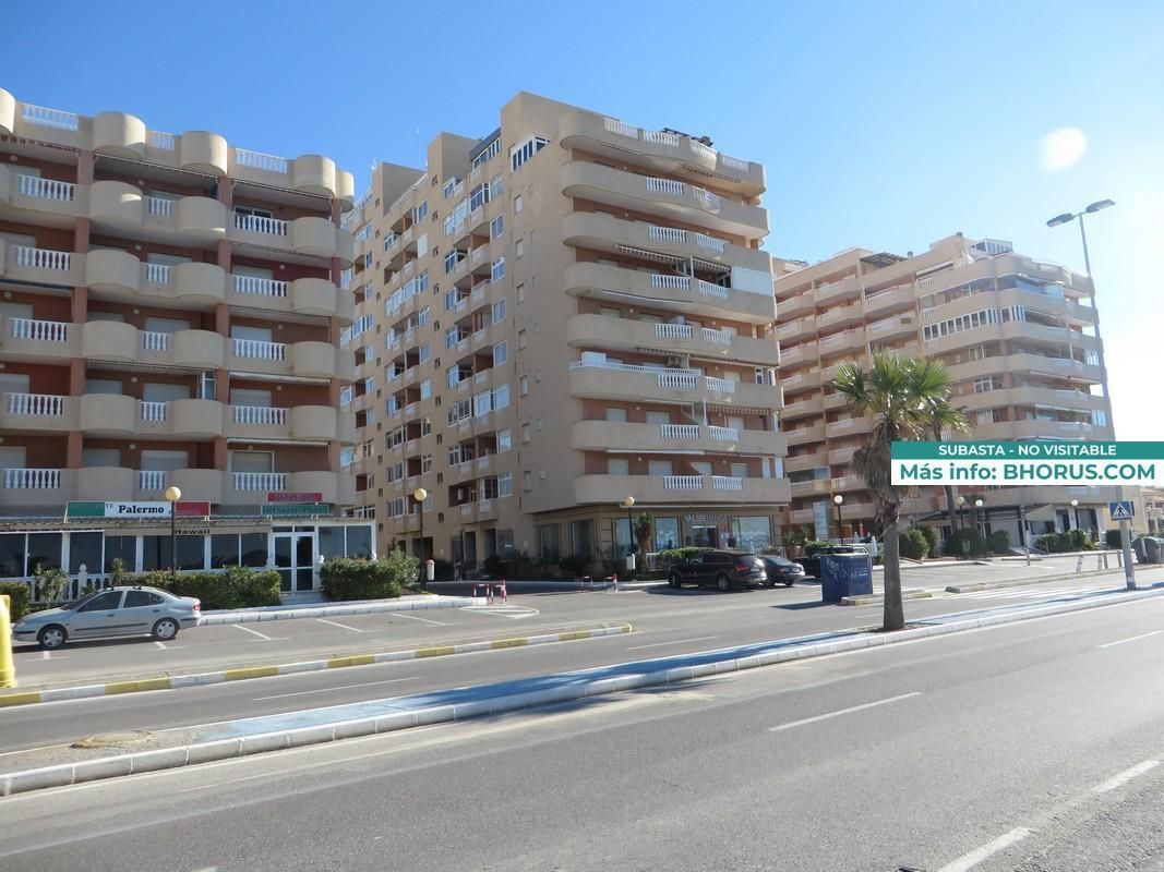 Vista exterior de Piso en venta en La Manga del Mar Menor con Jardín privado y Piscina