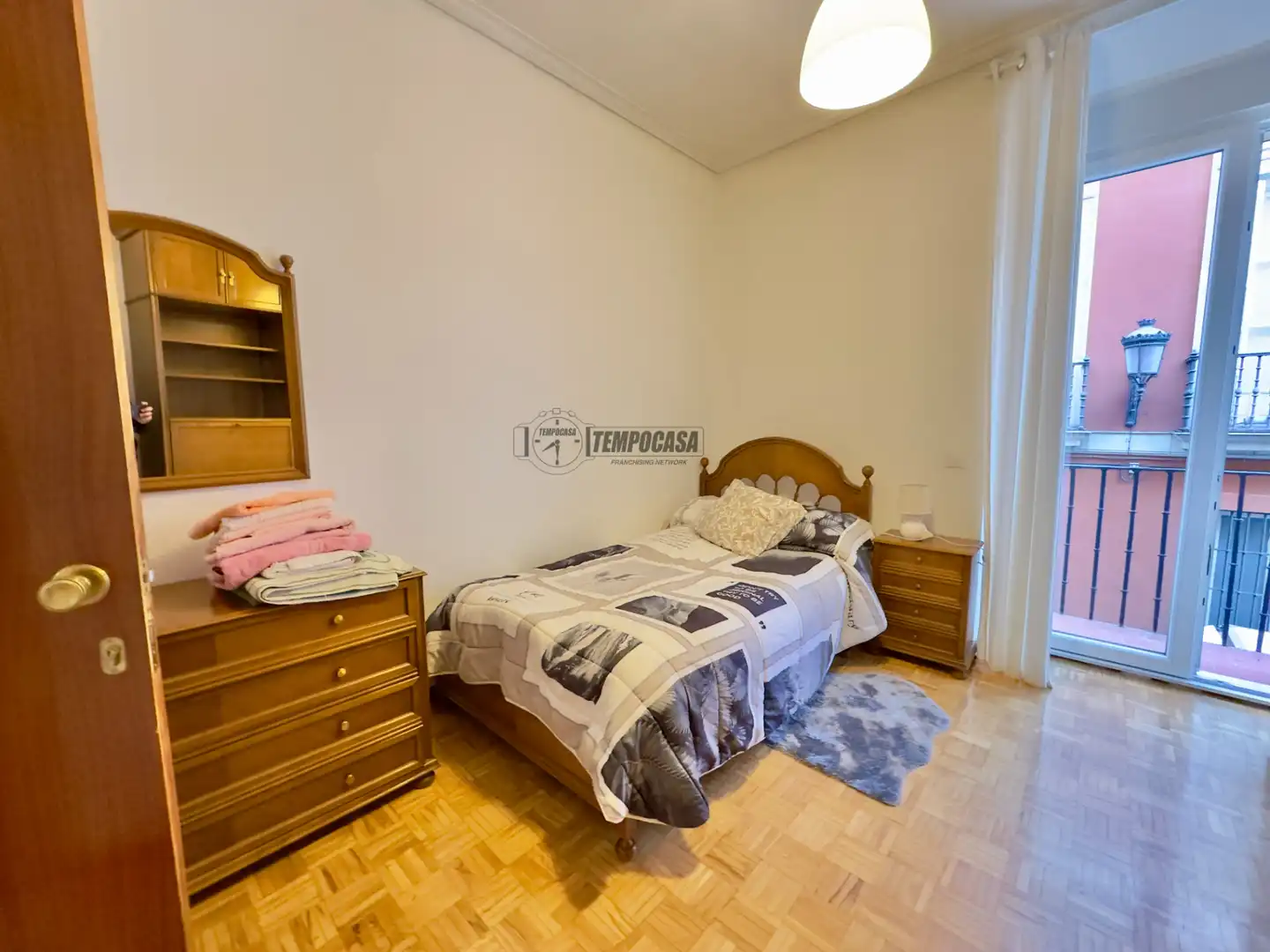 Bedroom of Flat for sale in Madrid  with Air Conditioner, Heating and Furnished