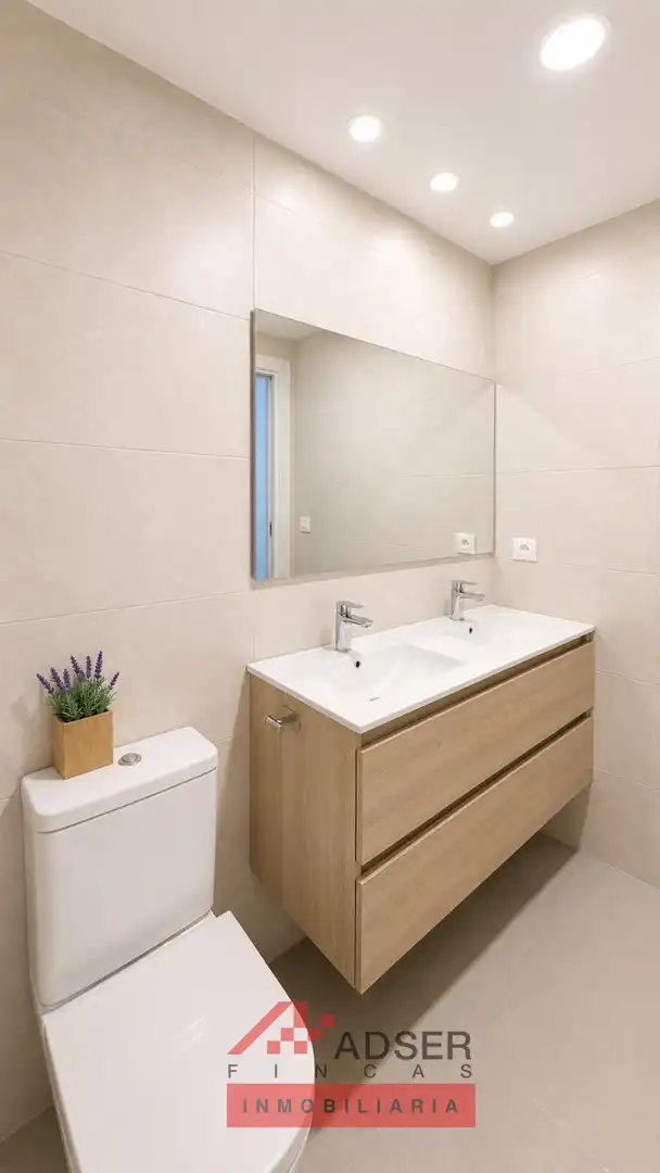 Bathroom of Flat for sale in  Logroño  with Air Conditioner, Heating and Terrace
