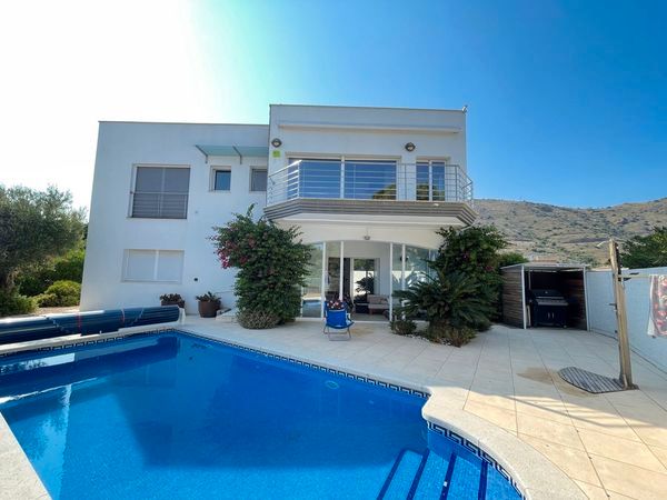 Vista exterior de Casa o xalet en venda en Colera amb Aire condicionat, Calefacció i Jardí privat