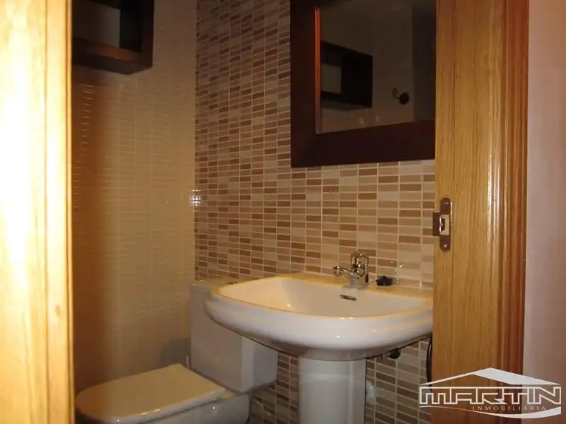 Baño de Piso de alquiler en Lucena con Aire acondicionado, Terraza y Trastero