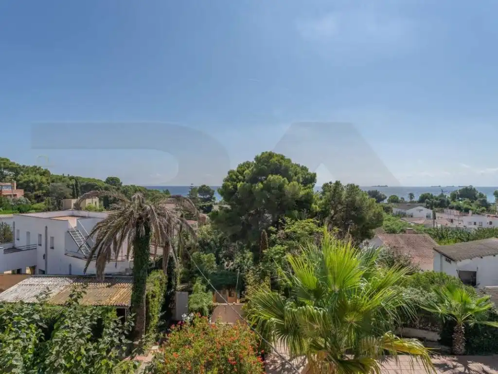Vista exterior de Casa o xalet en venda en Tarragona amb Aire condicionat, Jardí privat i Terrassa