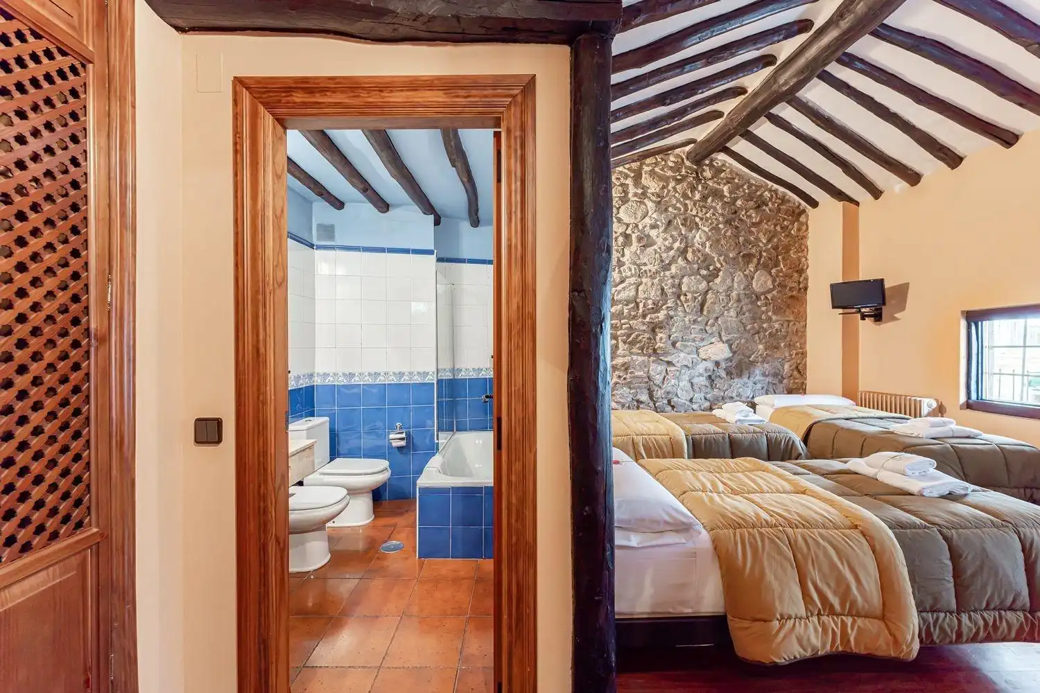 Bany de Finca rústica en venda en Candelario amb Calefacció, Jardí privat i Terrassa