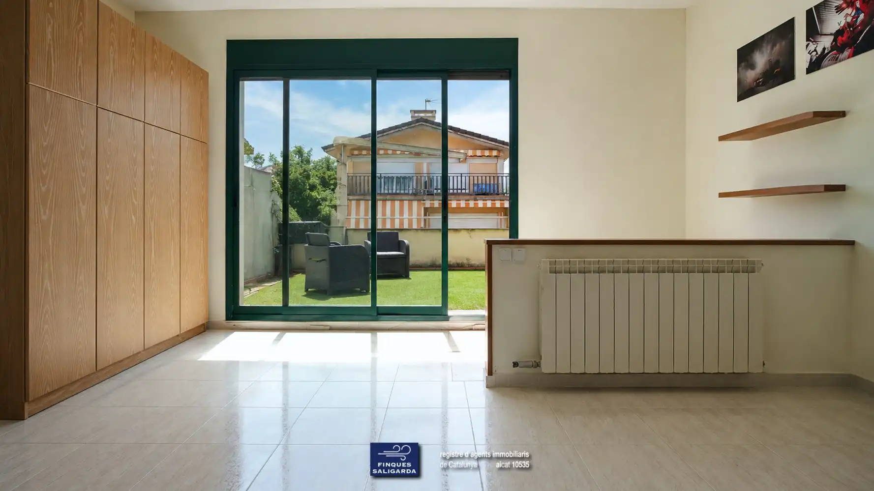 Vista exterior de Casa adosada en venda en La Garriga amb Aire condicionat, Calefacció i Jardí privat