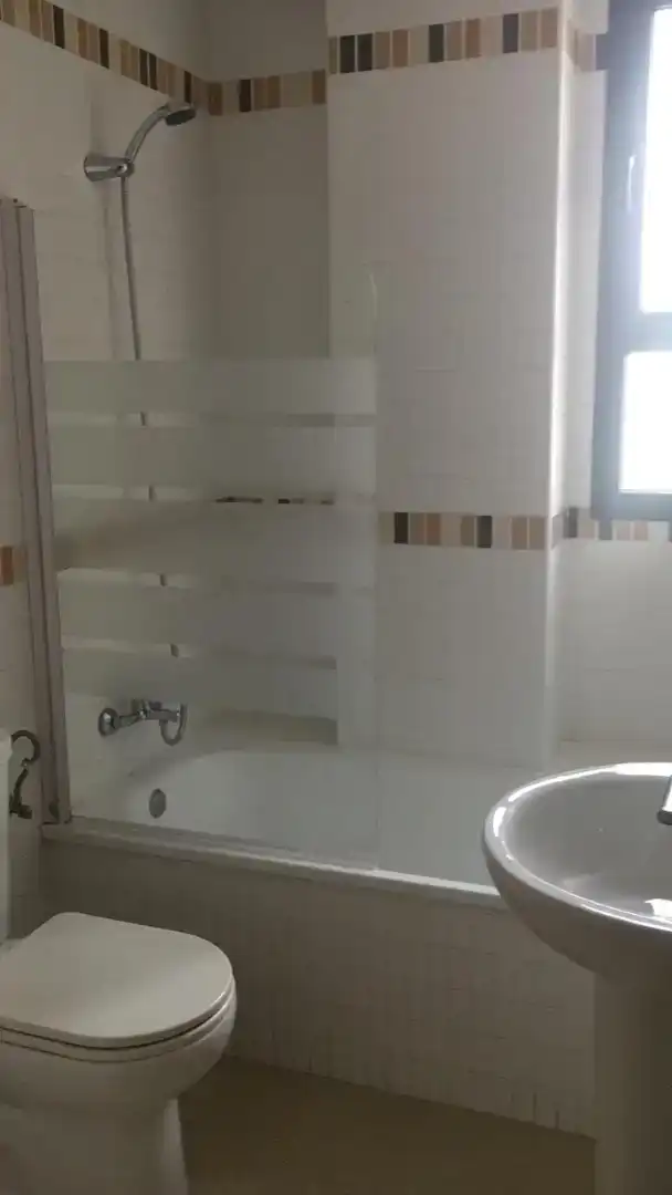 Bathroom of Flat for rent in La Rinconada  with Air Conditioner, Furnished and Washing machine