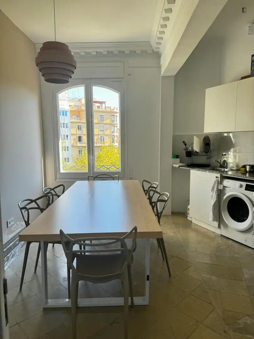Comedor de Apartamento para compartir en Barcelona con Calefacción, Amueblado y Horno