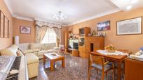 Sala d'estar de Casa adosada en venda en Atarfe amb Aire condicionat i Terrassa