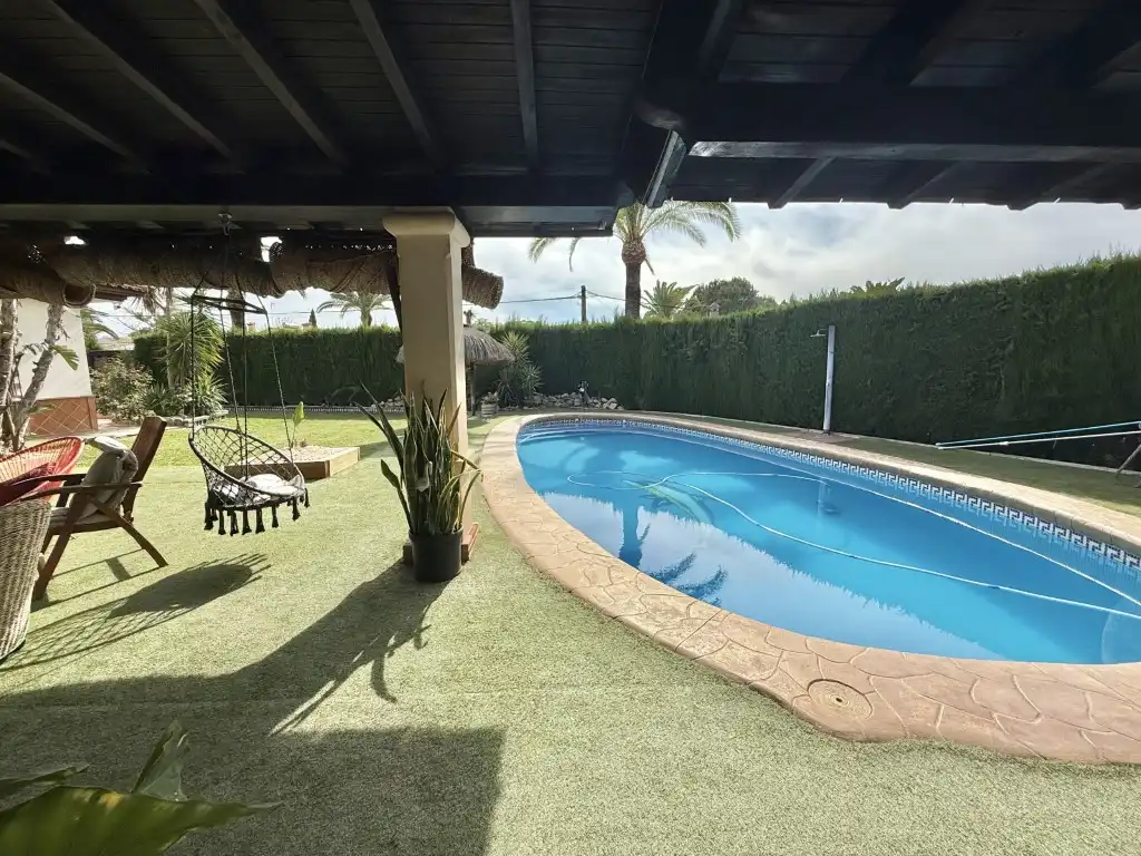 Piscina de Casa o chalet en venta en Carmona con Aire acondicionado y Amueblado