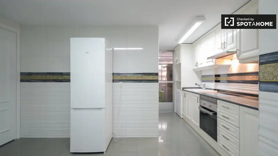 Cocina de Piso de alquiler en Alcalá de Henares con Aire acondicionado, Calefacción y Amueblado