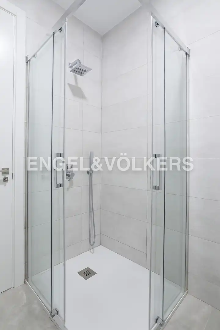 Bathroom of Flat for rent in Madrid  with Air Conditioner, Heating and Furnished