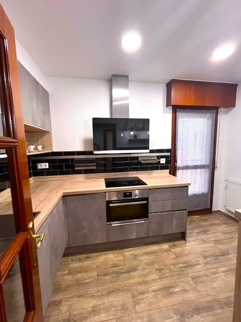 Cocina de Planta baja en venta en Castro-Urdiales con Calefacción, Jardín privado y Parquet