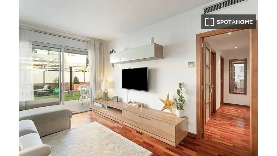Sala de estar de Piso para compartir en Montgat con Aire acondicionado, Terraza y Amueblado