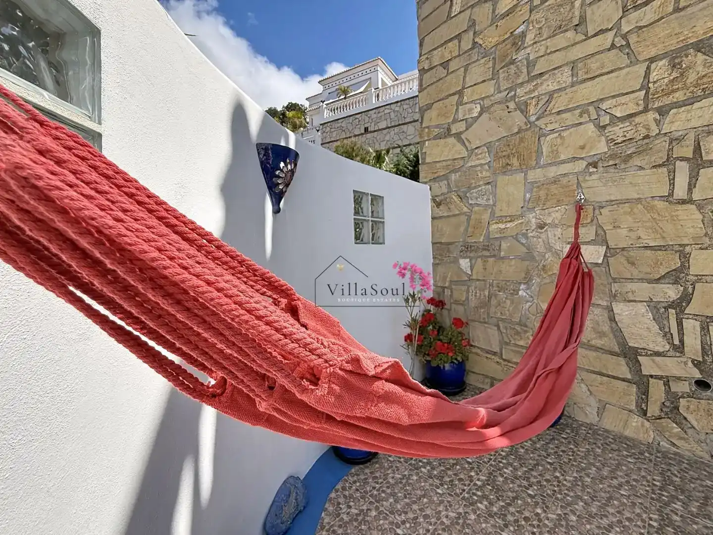 Vista exterior de Casa o xalet en venda en Almuñécar amb Aire condicionat, Piscina i Balcó