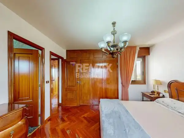 Habitación de Casa o chalet en venta en Vigo  con Calefacción, Jardín privado y Parquet