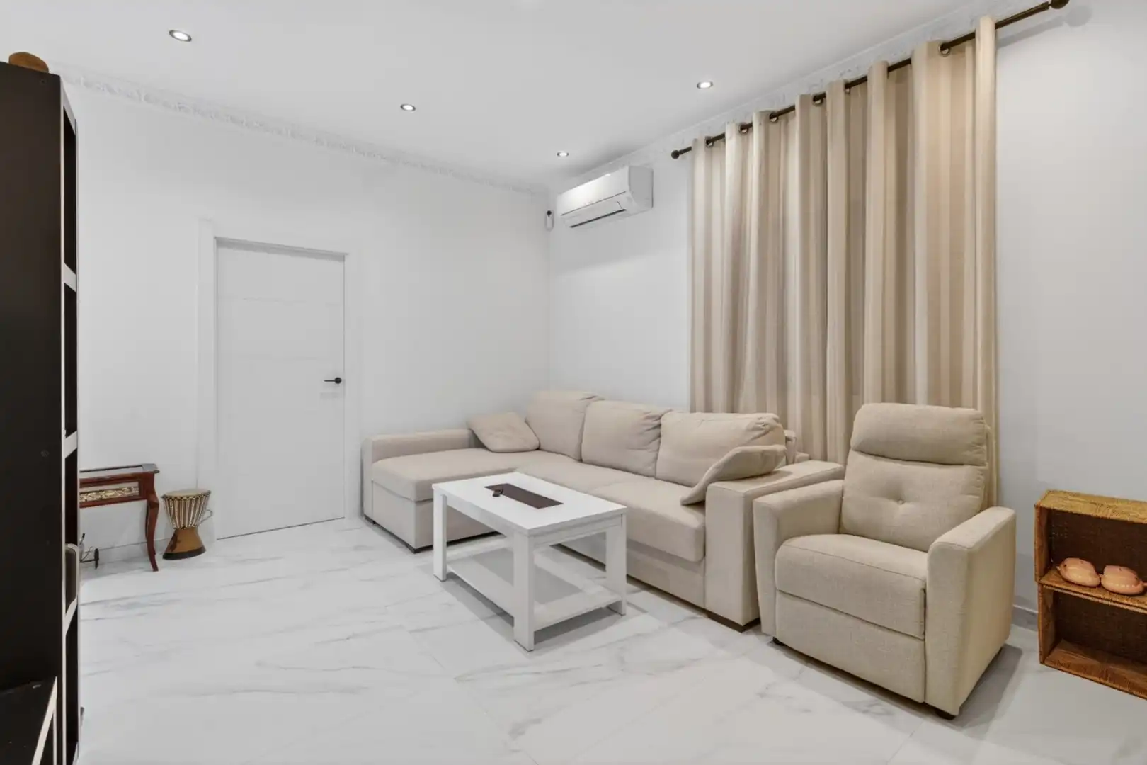 Sala d'estar de Casa o xalet en venda en Elche / Elx amb Aire condicionat, Calefacció i Jardí privat