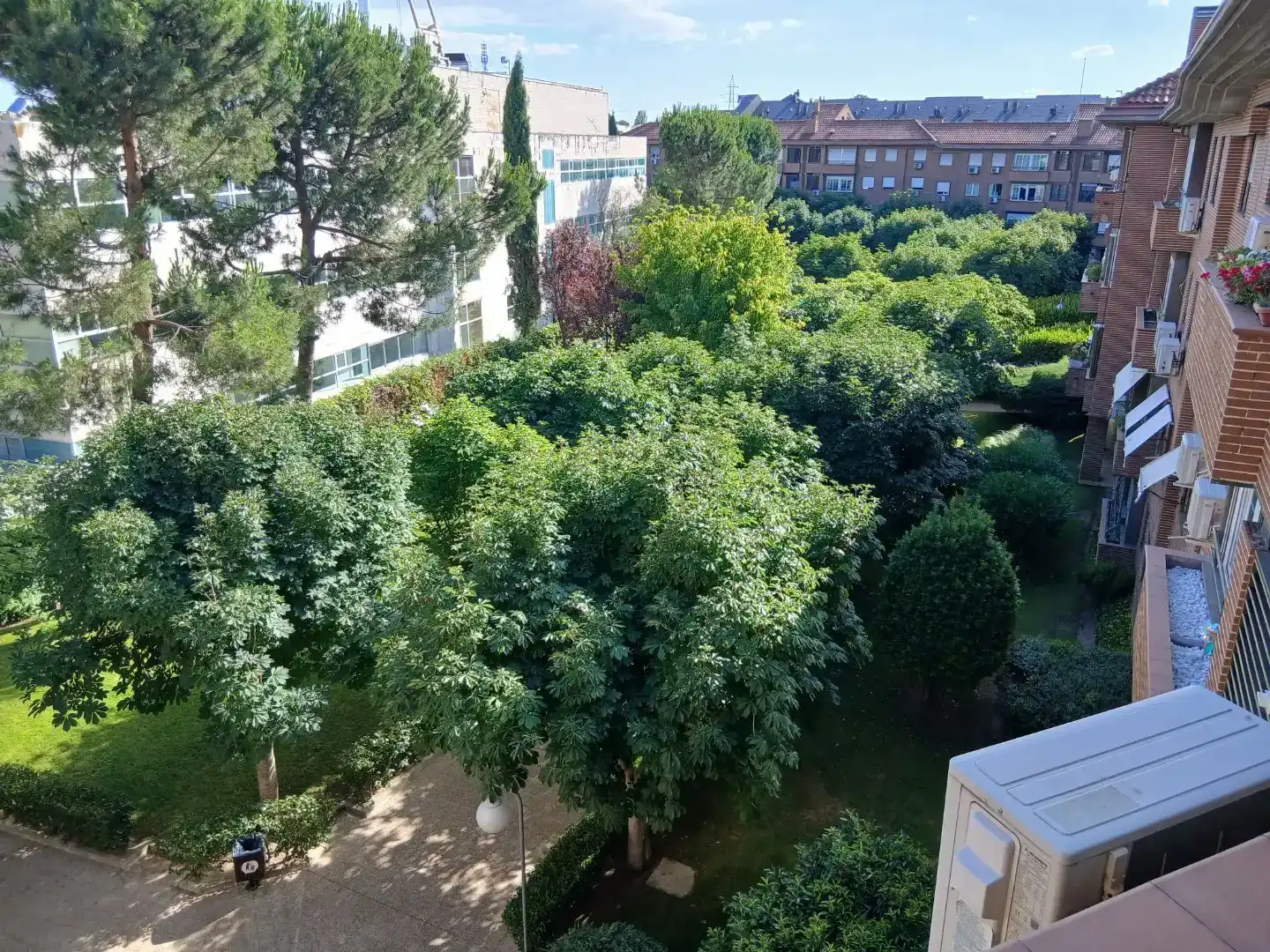 Vista exterior de Pis en venda en Pozuelo de Alarcón amb Aire condicionat i Piscina