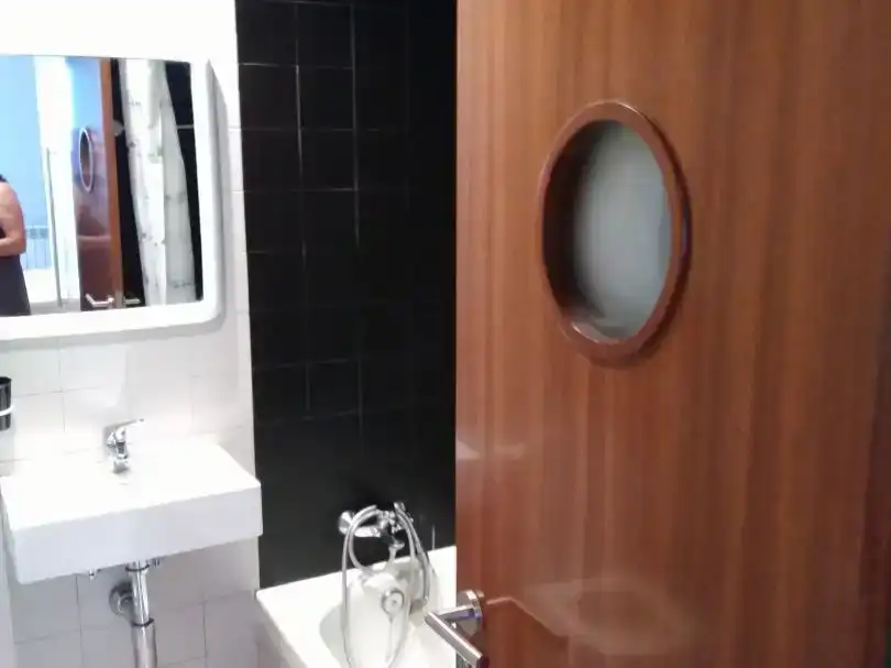 Badezimmer von Wohnung zur Miete in Vigo 