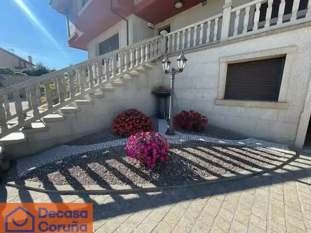 Vista exterior de Casa o xalet en venda en Madrid amb Jardí privat, Terrassa i Traster