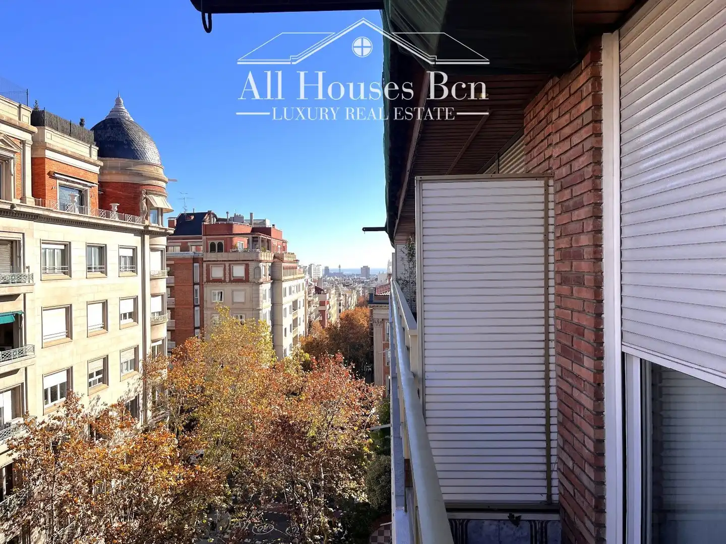 Vista exterior de Àtic en venda en Barcelona amb Aire condicionat, Calefacció i Terrassa
