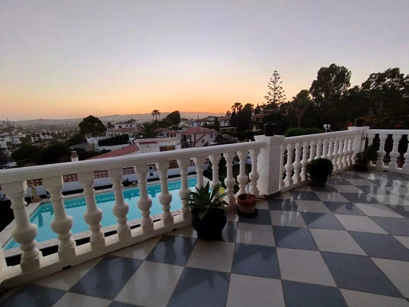 Terrasse von Einfamilien-Reihenhaus zur Miete in Vélez-Málaga mit Terrasse und Schwimmbad