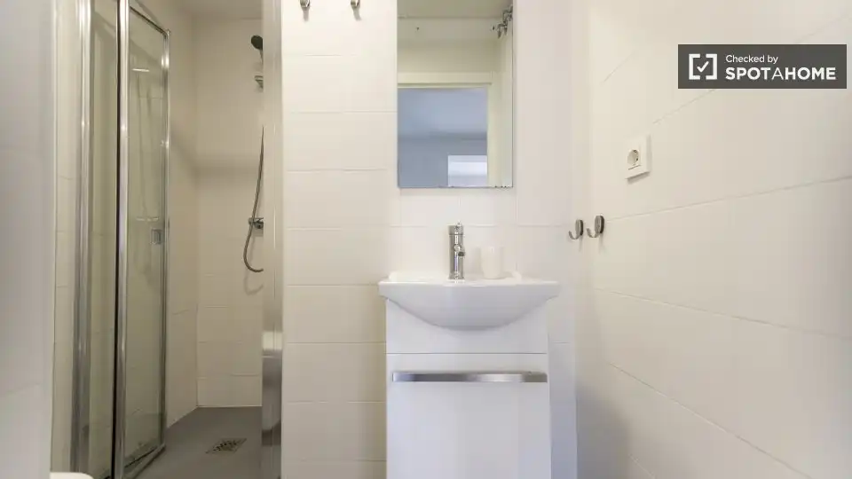 Baño de Piso de alquiler en Valencia con Aire acondicionado, Calefacción y Amueblado