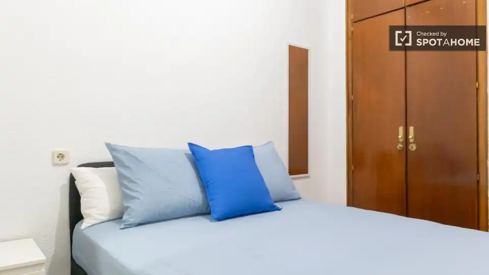 Bedroom of Flat for rent in Madrid  with Air Conditioner, Heating and Furnished