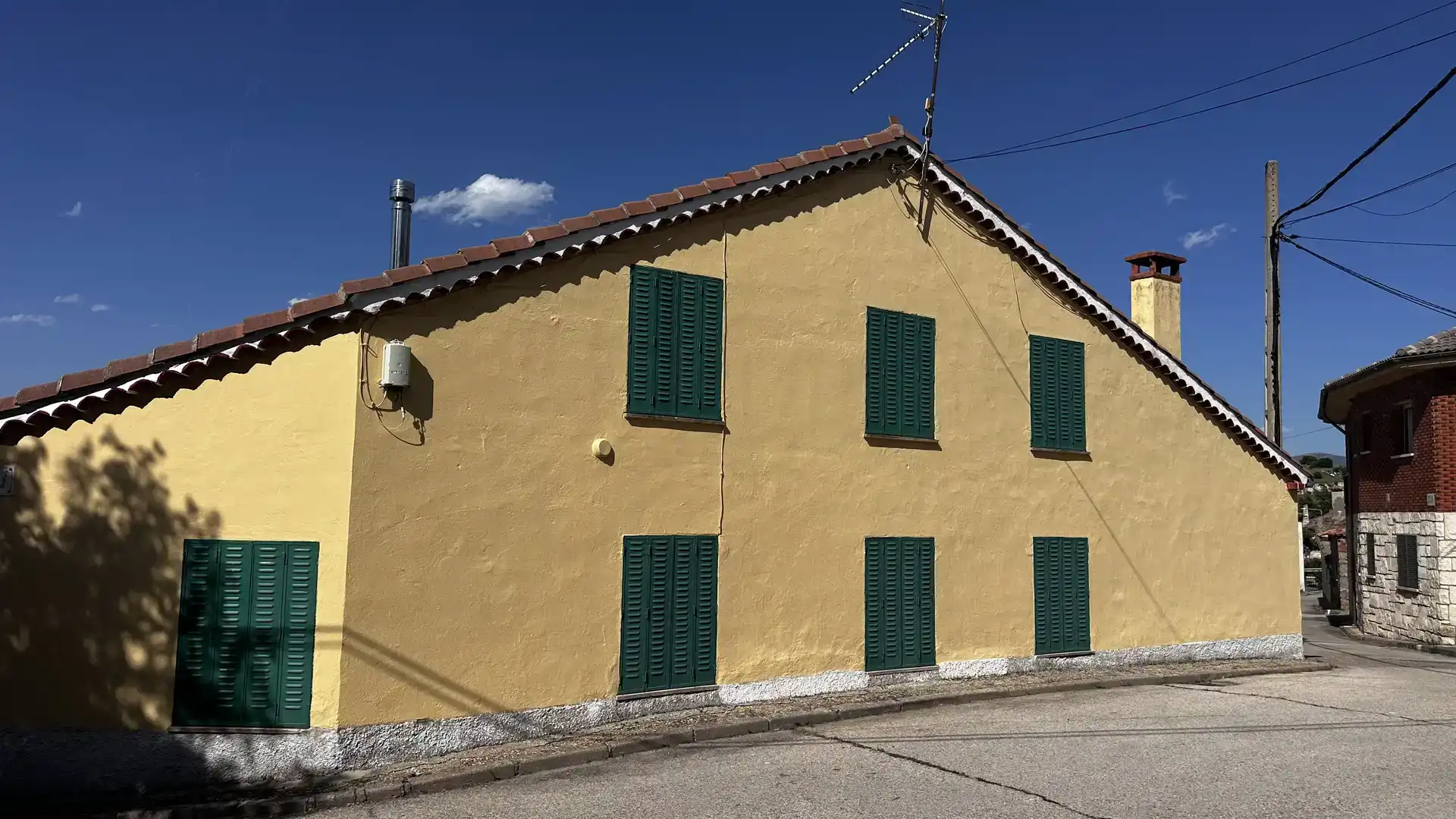 Vista exterior de Casa adosada en venda en Cerezo de Abajo amb Parquet