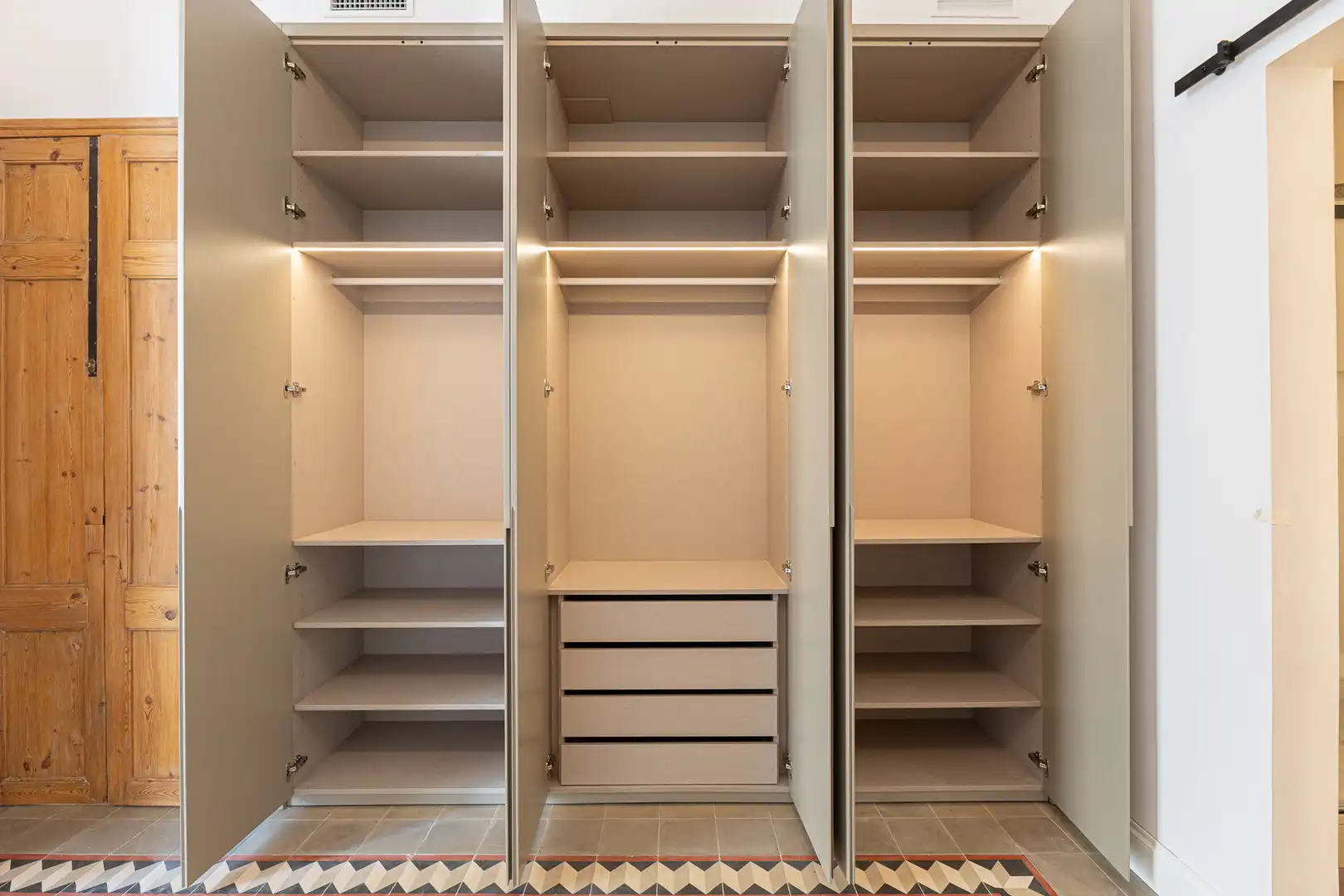 Schlafzimmer von Wohnung zum Verkauf in Barcelona mit Klimaanlage, Heizung und Balkon