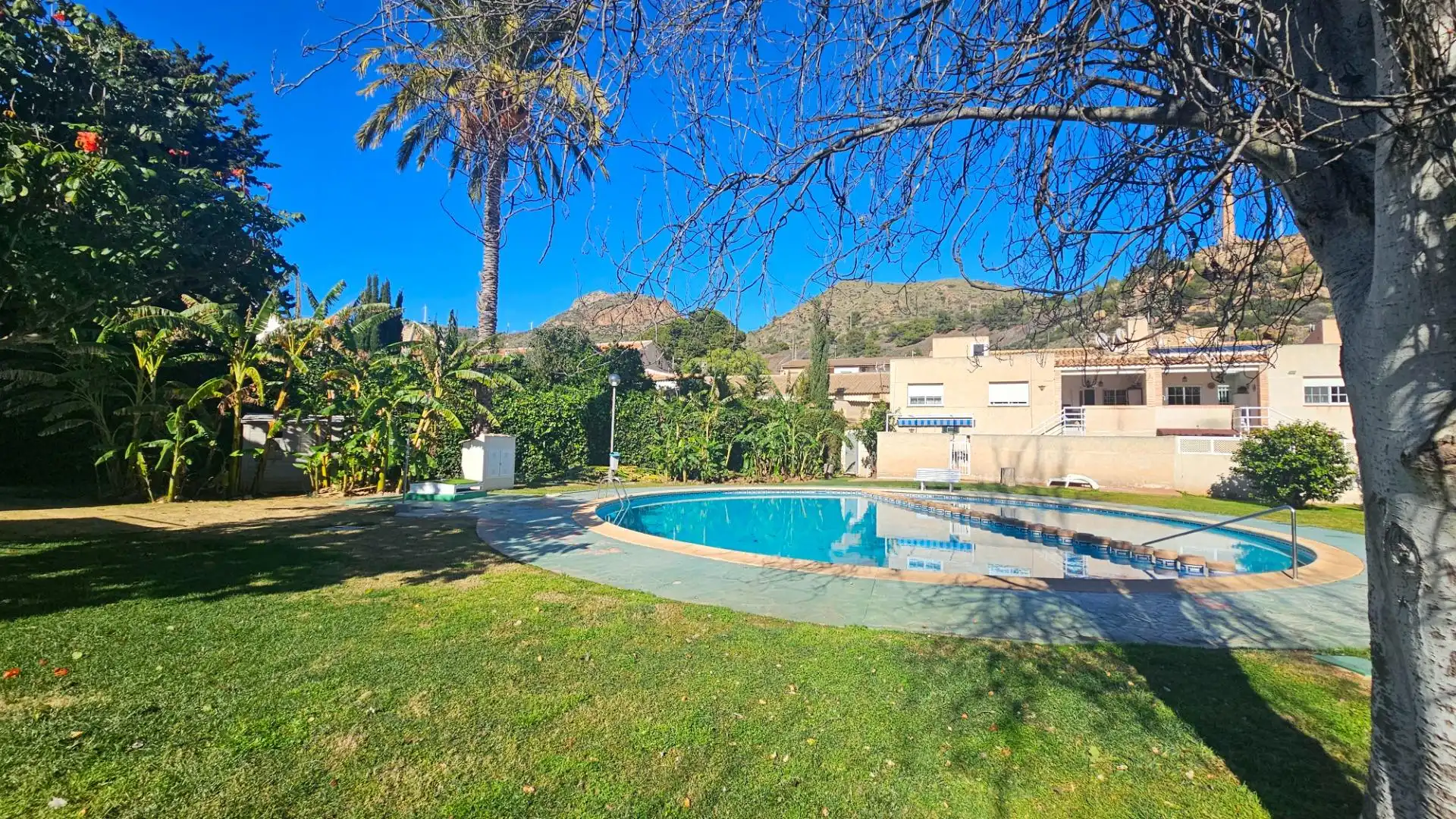 Piscina de Casa adosada en venda en La Unión amb Piscina comunitària