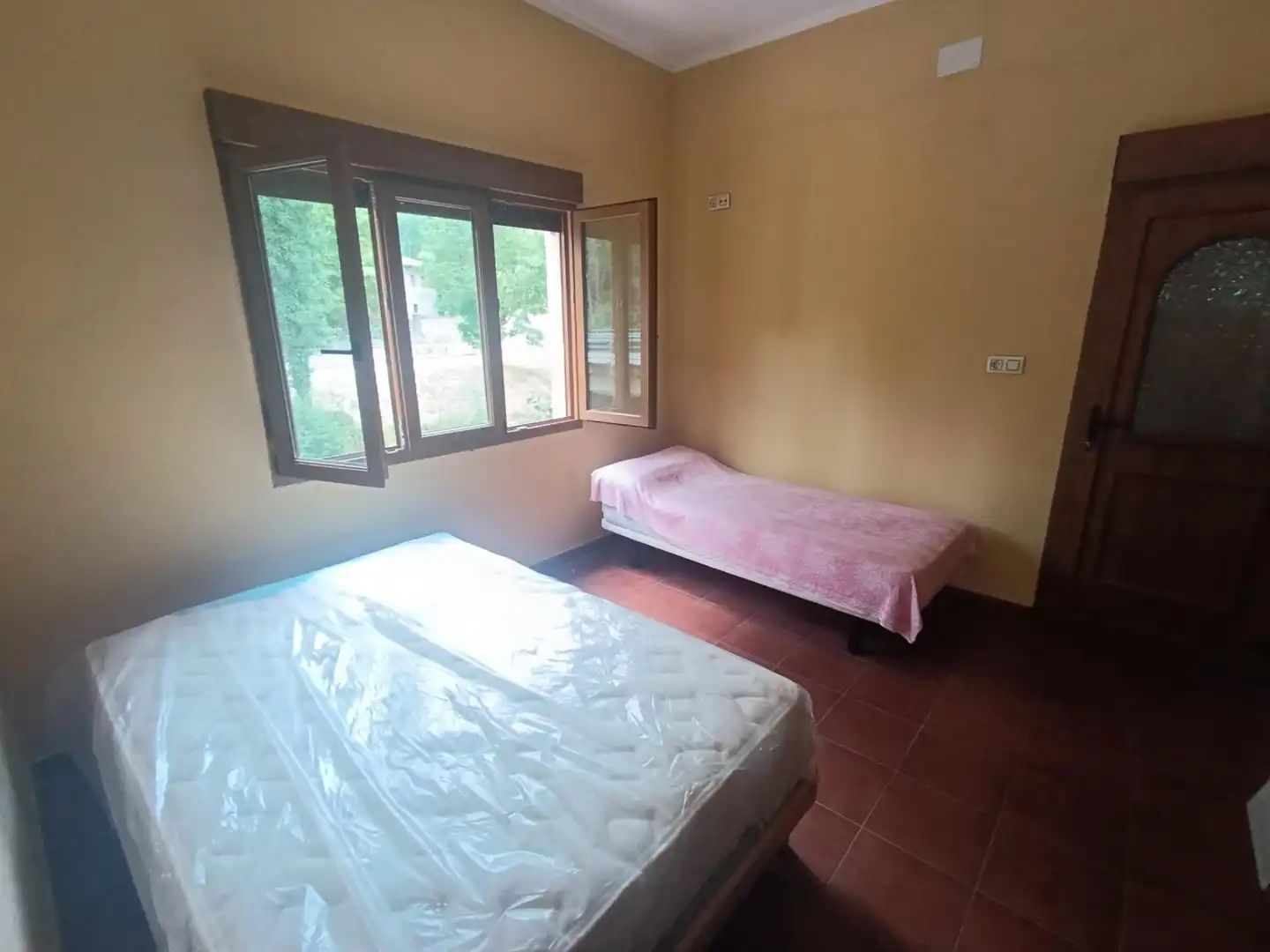 Schlafzimmer von Erdgeschoss zum Verkauf in Teverga mit Privatgarten