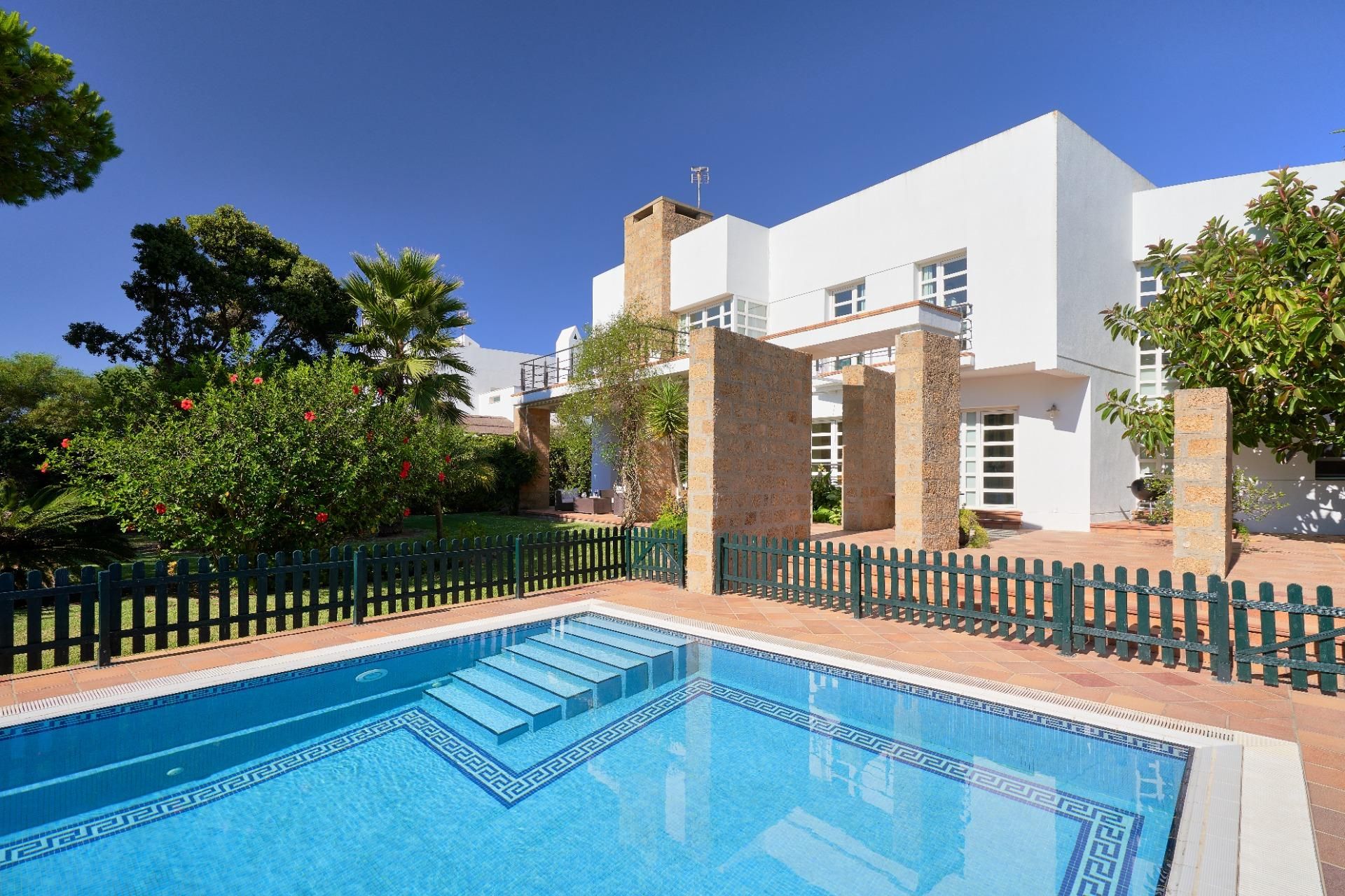 Piscina de Casa o chalet en venta en Chiclana de la Frontera con Jardín privado, Terraza y Piscina