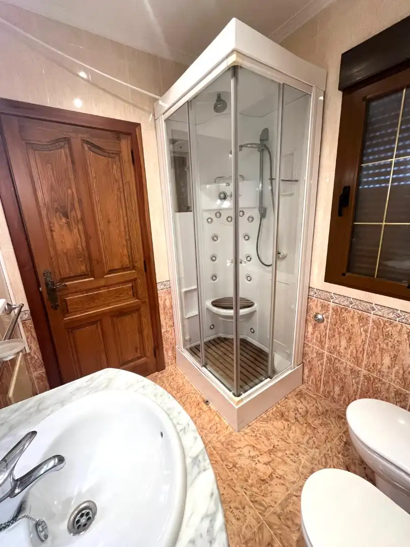 Baño de Casa o chalet en venta en Cuéllar con Calefacción, Jardín privado y Terraza