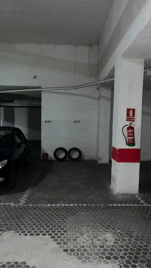 Aparcament de Estudi en venda en Granada amb Aire condicionat, Jardí privat i Moblat