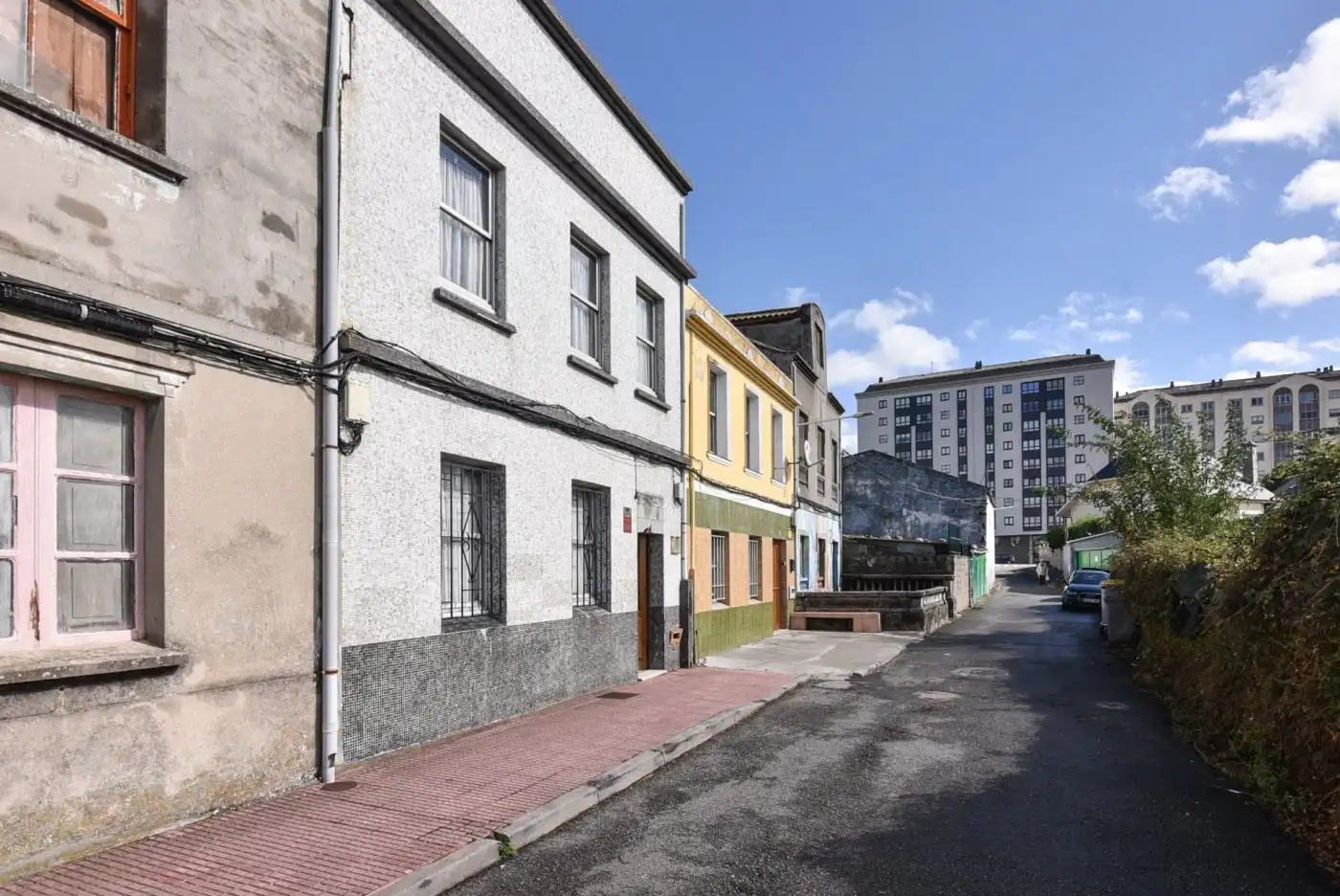 Vista exterior de Casa o xalet en venda en A Coruña Capital  amb Jardí privat, Traster i Alarma