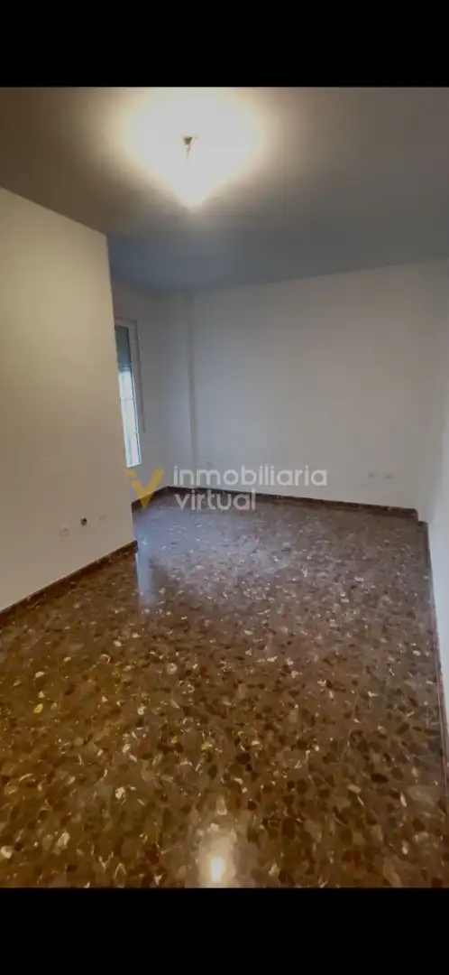 Flat with lift for sale in Calle Paseo de Rojas 15