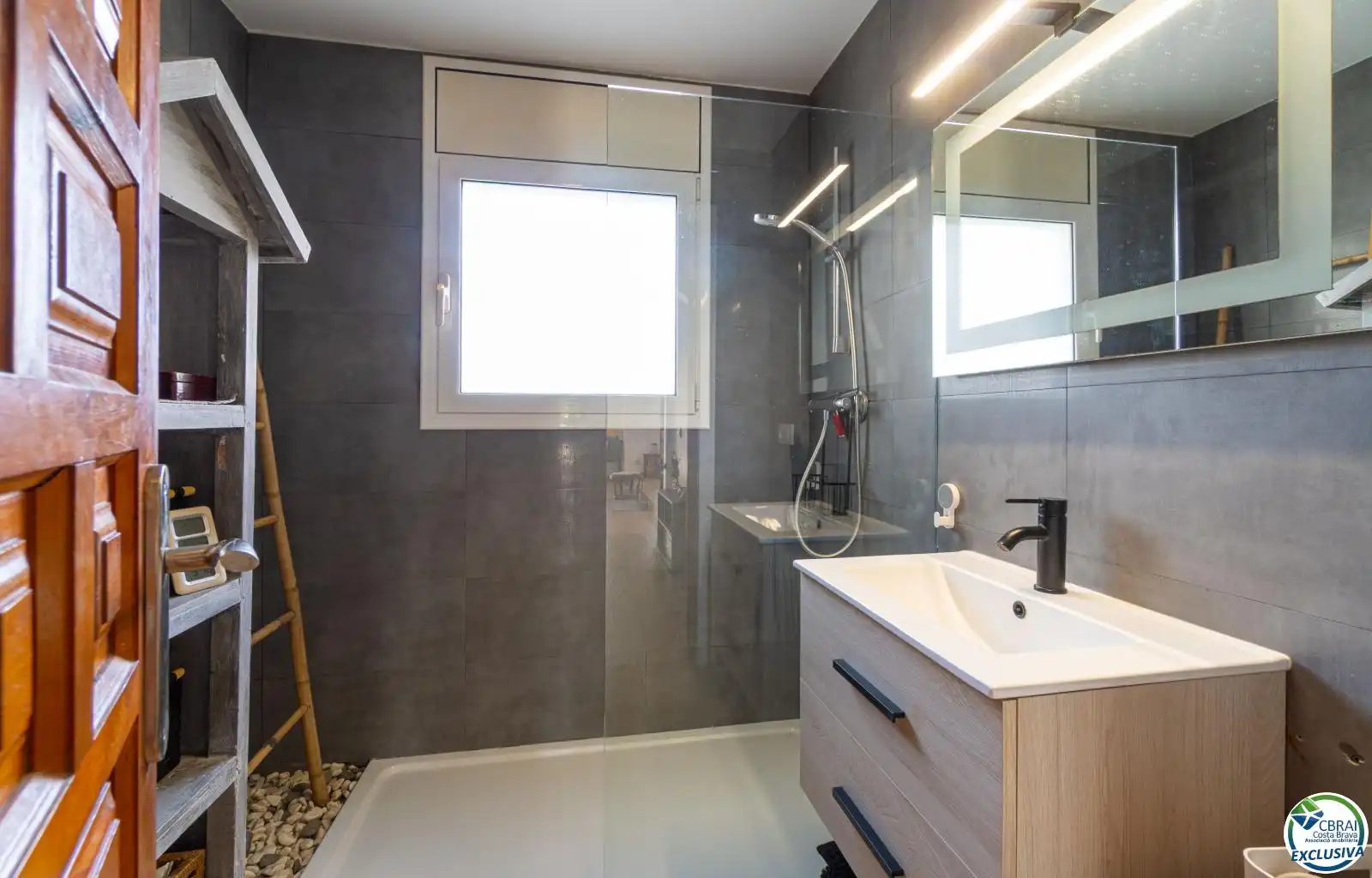 Bany de Casa o xalet en venda en Empuriabrava amb Aire condicionat, Piscina i Moblat