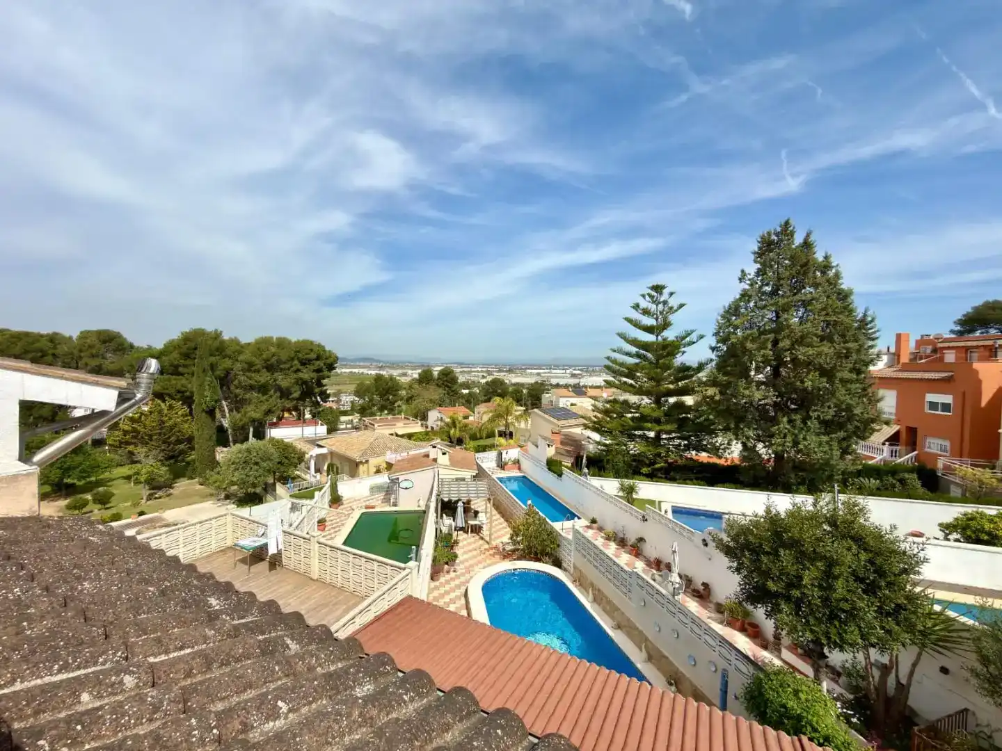 Vista exterior de Casa adosada en venda en Torrent amb Aire condicionat, Piscina i Balcó