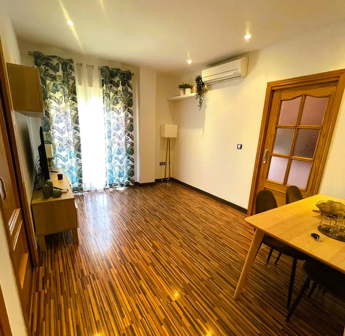 Dormitori de Pis en venda en Peligros amb Aire condicionat, Parquet i Moblat