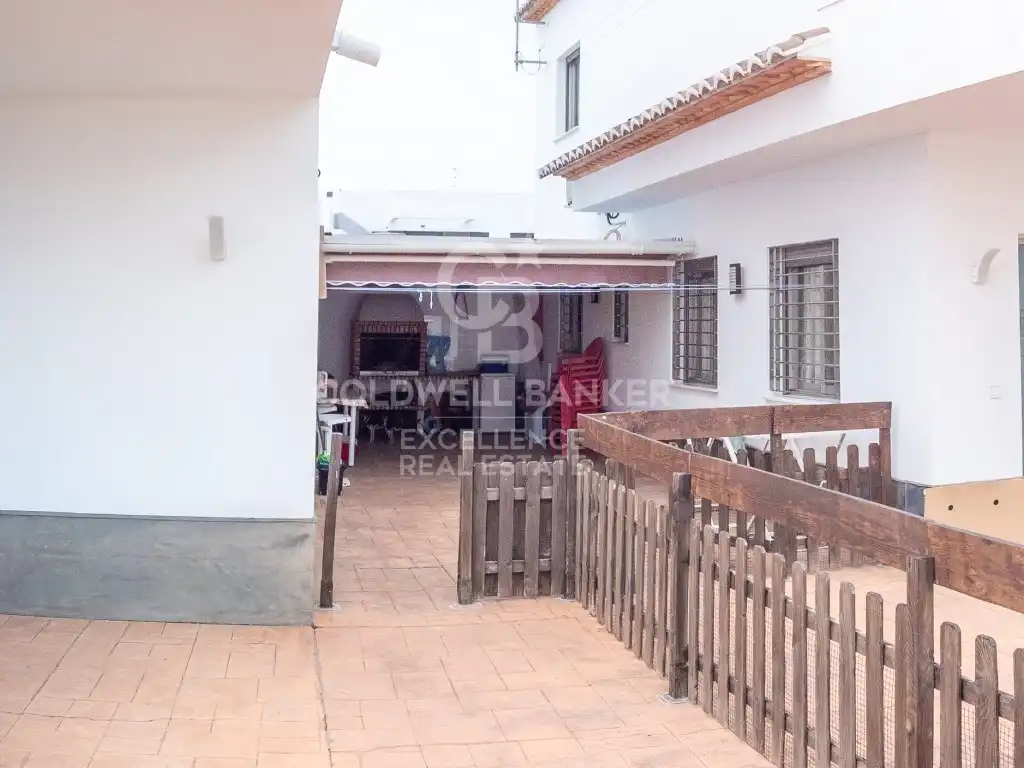 Exterior view of Houses for sale in Oliva  with Air Conditioner, Terrace and Swimming Pool
